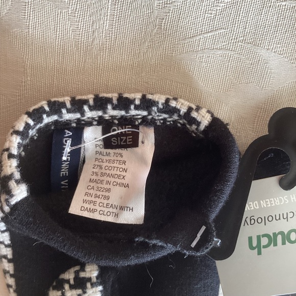 NWT Adrienne Vittadini Black and White Herringbone pattern touch glove - Picture 3 of 7
